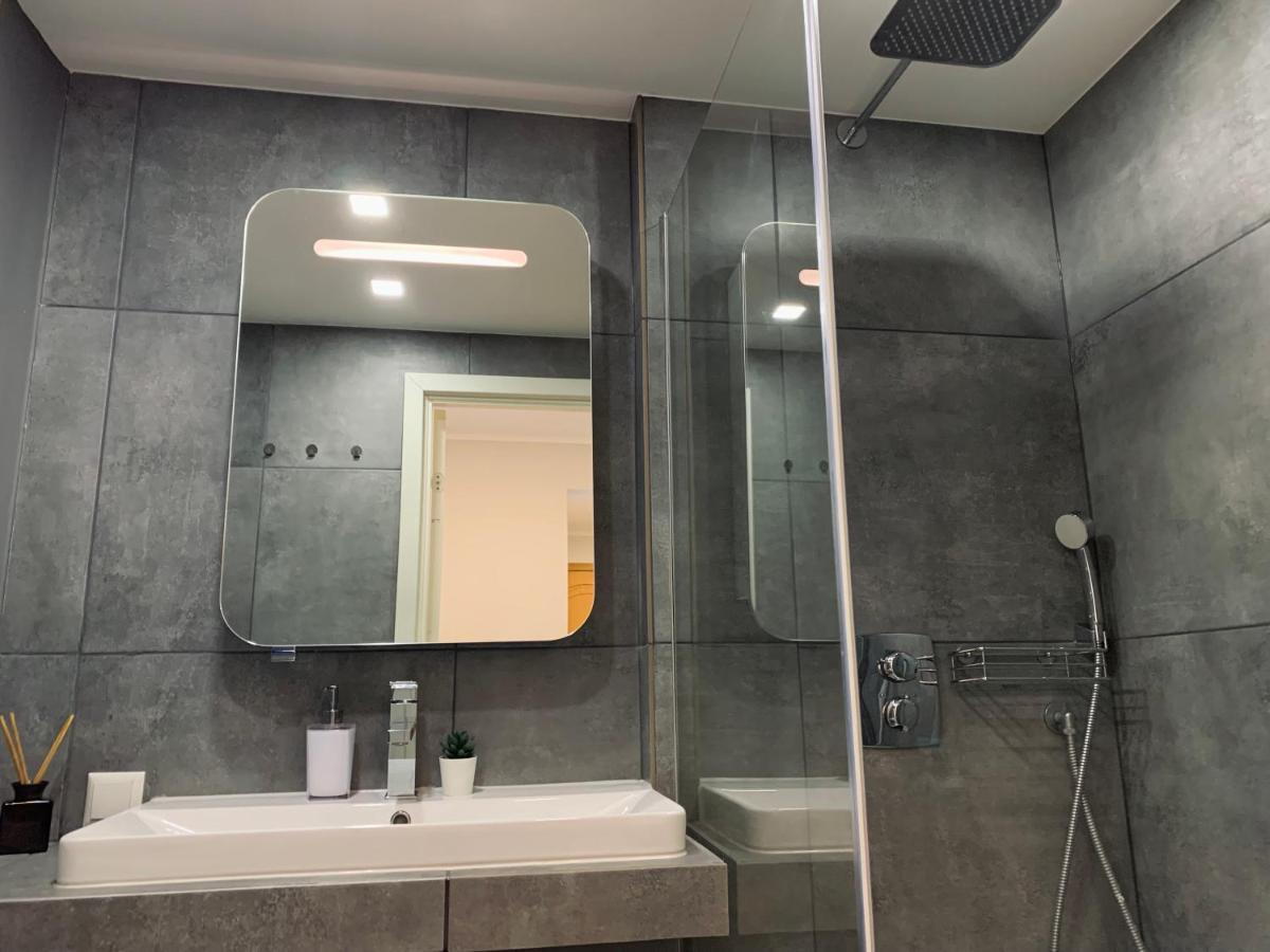 You'Ll Love This Large Apartment! Free Parking! Tallinn Kültér fotó