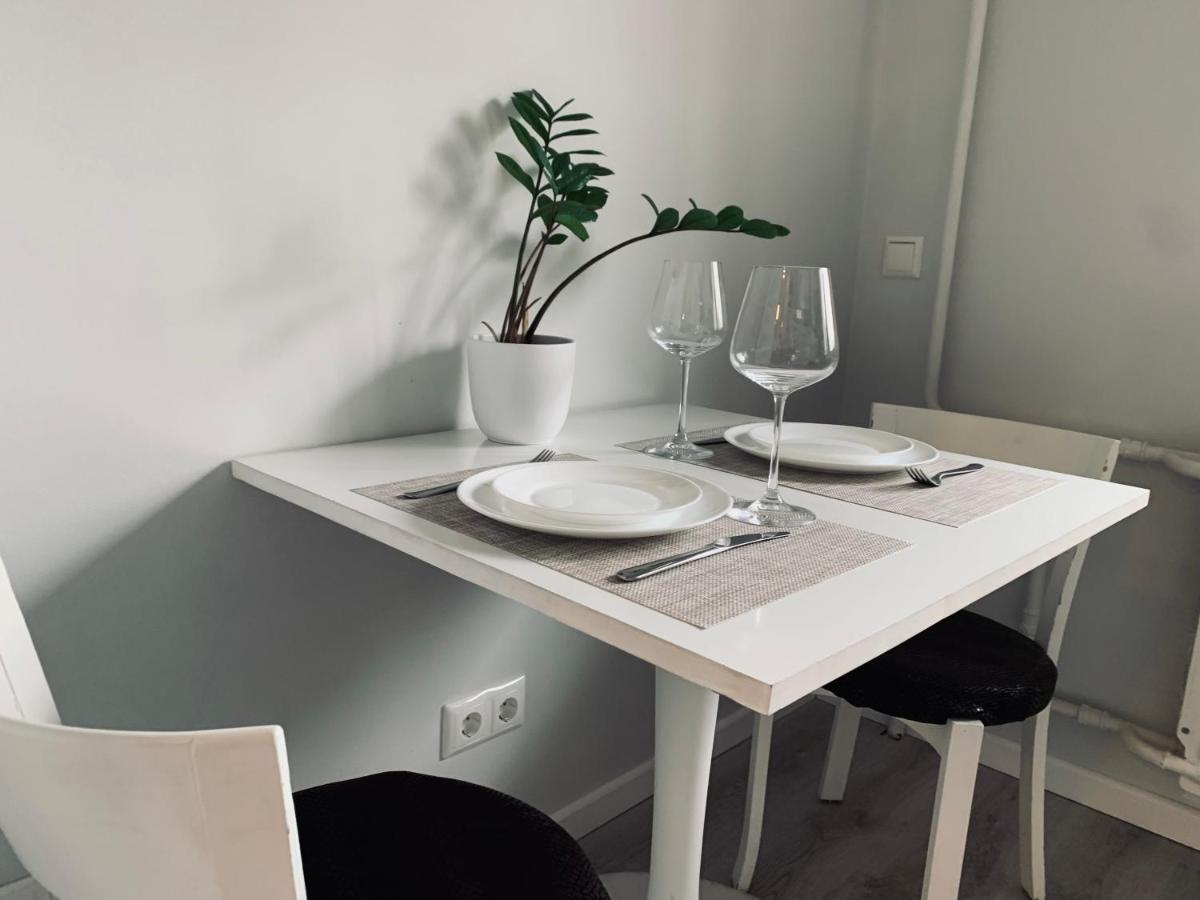 You'Ll Love This Large Apartment! Free Parking! Tallinn Kültér fotó